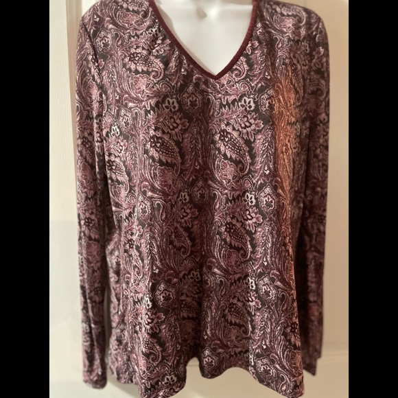 *SOLD* V-neck Top - Picture 1 of 3